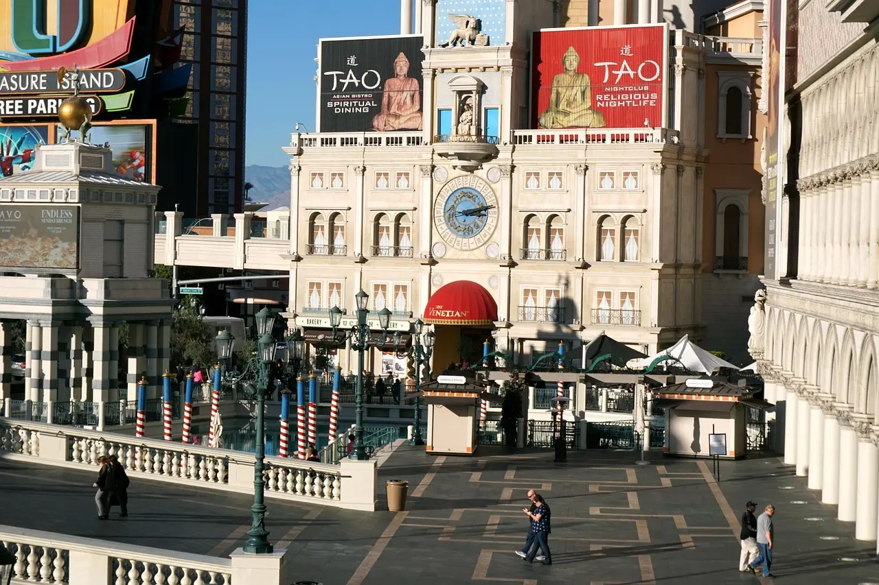 Kasinofasade og promenade i Las Vegas
